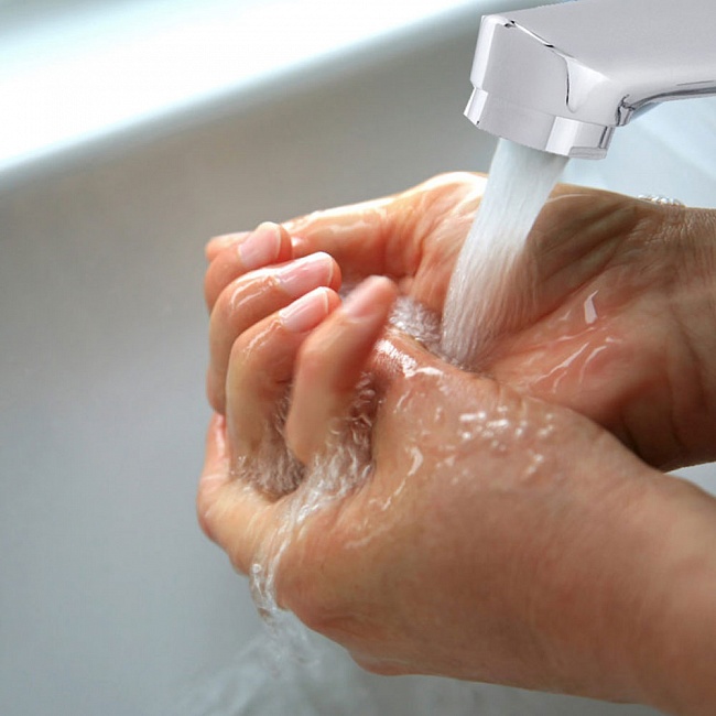 Горячая вода сушит кожу рук, как избежать?